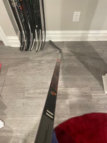 Left Hand P88 Pro Stock Supreme 2S Pro Hockey Stick