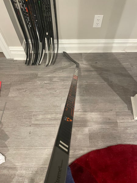 Left Hand P88 Pro Stock Supreme 2S Pro Hockey Stick