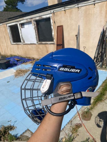 Bauer BHH5100L hockey helmet w/ Cage