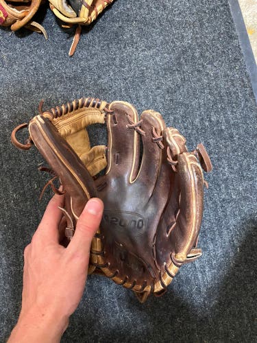 Used Right Hand Throw 11.75" A2000 Baseball Glove