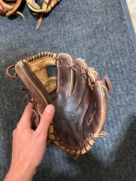Used Right Hand Throw 11.75" A2000 Baseball Glove