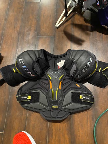 Used Large CCM  Tacks 9080 Shoulder Pads