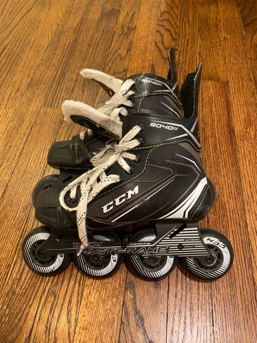 Used CCM Regular Width Size 2 Tacks 9040R Inline Skates