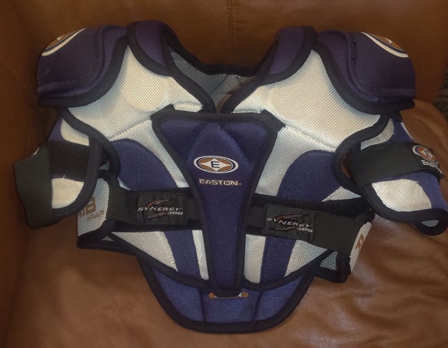 Junior Large Easton Synergy 300 Shoulder Pads