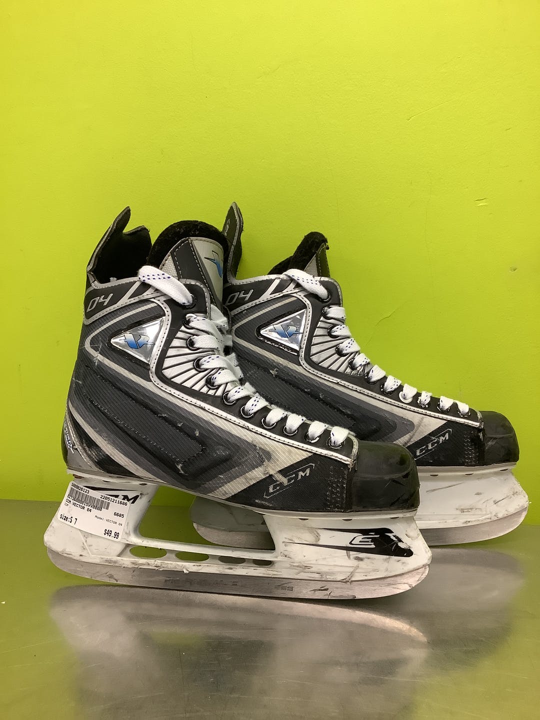 ccm vector 04 skates