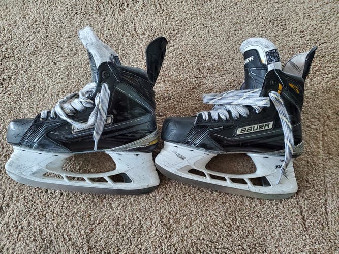 Junior Used Bauer Supreme 190 Hockey Skates Regular Width Size 2