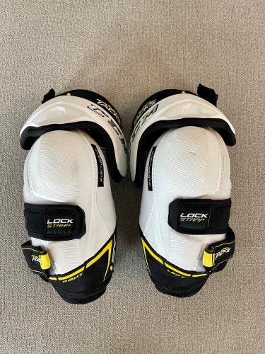 Medium CCM Super Tacks AS1 Elbow Pads