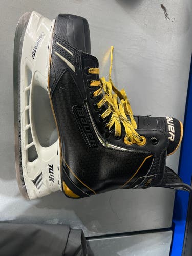 Used Bauer Regular Width  Size 9 Supreme TotalOne NXG Hockey Skates