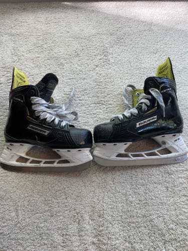 Used Bauer Regular Width Size 12 Supreme matrix Hockey Skates