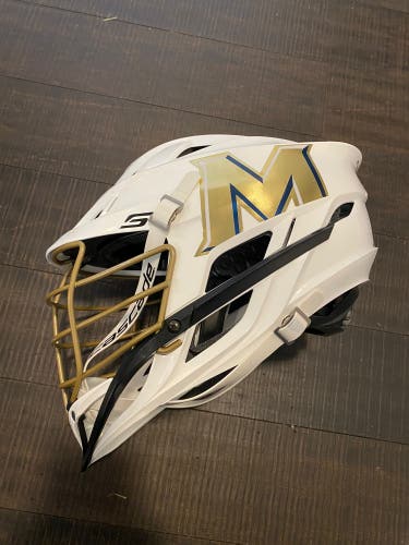 White Mount Cascade S Helmet