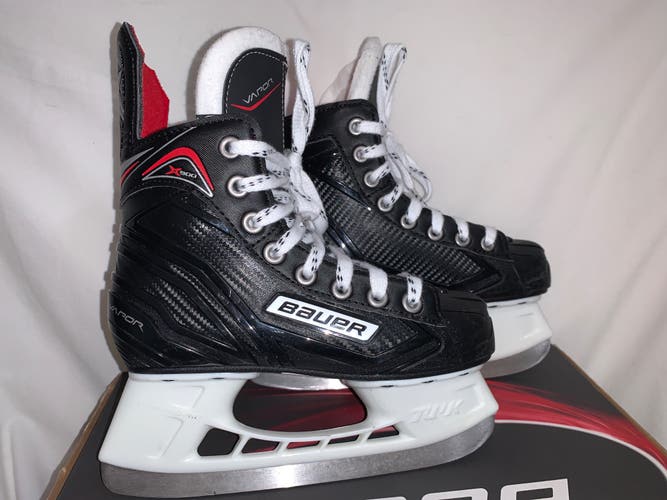 New Bauer Regular Width  Size 1 X300 Hockey Skates