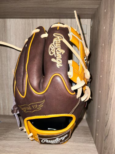 New with tags Rawlings Heart of the Hide PROR205W-2CH 11.75