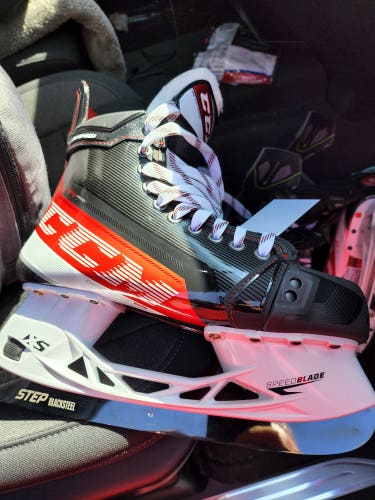 Senior New CCM FT4 PRO Regular Width Pro Stock Size 8