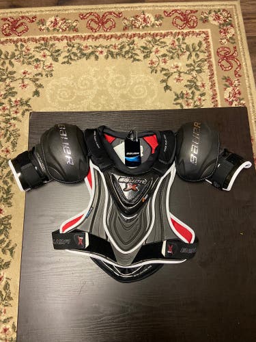 NEW Medium Bauer Vapor 1X Shoulder Pads