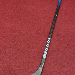 P28  77 Flex RH Bauer Geo Pro Stock Stick Item#WMBO