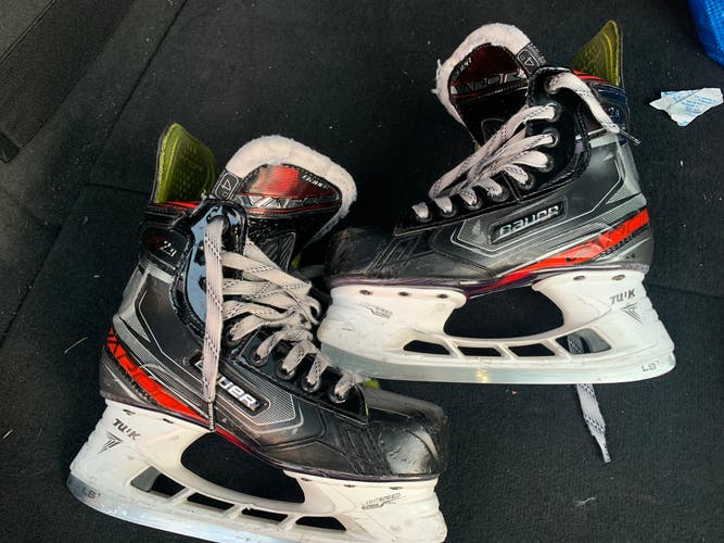Used Bauer Regular Width Size 4 Vapor X2.9 Hockey Skates