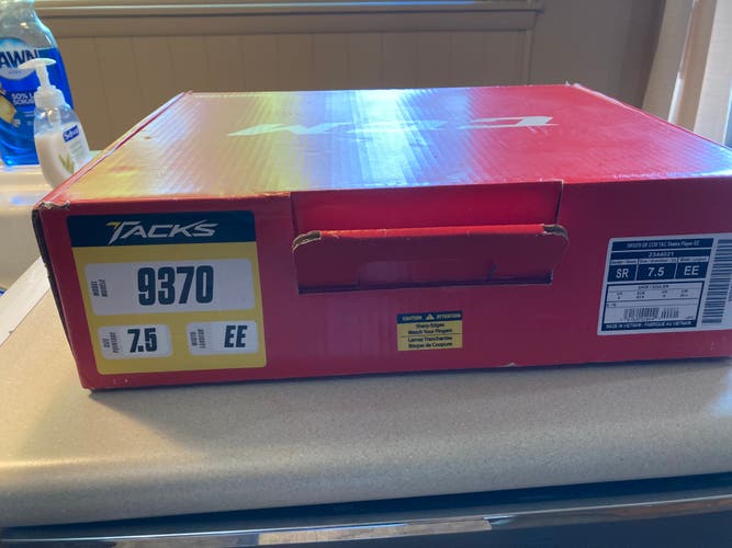 Senior Used CCM Category Extra Wide Width Size 7.5