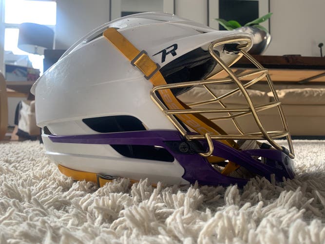 Player's Cascade R Helmet