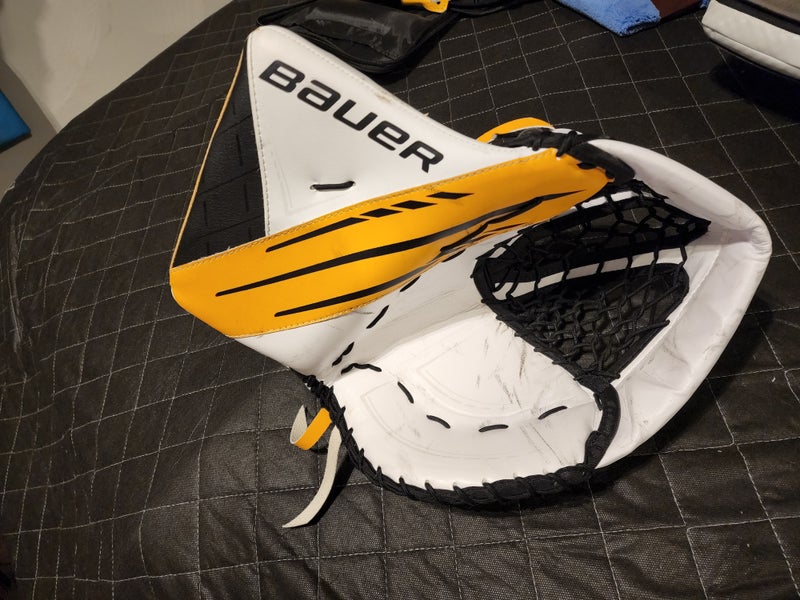 *LIKE* New Bauer 3X Goalie Glove (Regular for Left Hand Catch)