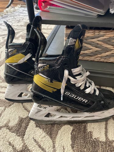 Bauer Supreme UltraSonic - Size 8 Hockey Skates