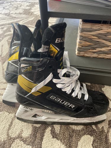 Bauer Supreme UltraSonic - Size 8 Hockey Skates