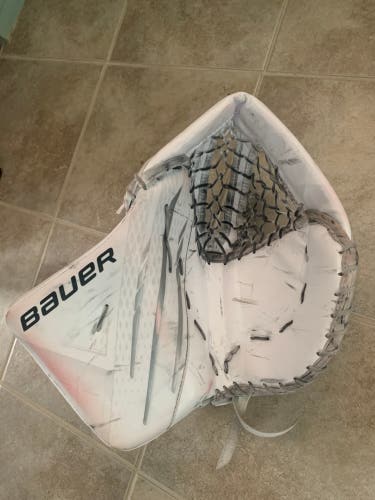 Bauer Hyperlite Goalie Glove