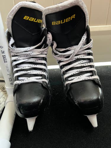 Bauer Regular Width Size 5 Supreme S140 Hockey Skates