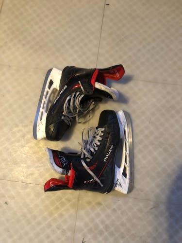 Used Bauer Regular Width  Size 9 Vapor 3X Pro Hockey Skates