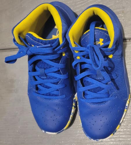 Used Kid's Boys Size 2.5 Under Armour Basketball Shoes