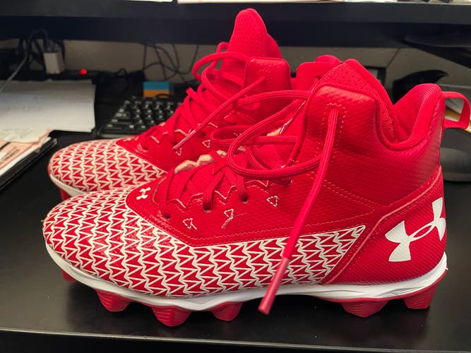Lightly Used Men's Molded Cleats Under Armour