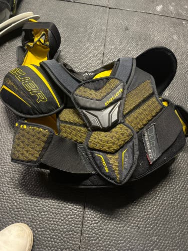 Senior Medium Bauer Shoulder Pads