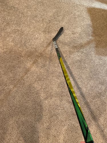 Senior Right Handed P28M Pro Stock Supreme UltraSonic Hockey Stick