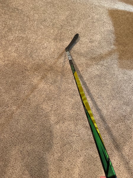 Senior Right Handed P28M Pro Stock Supreme UltraSonic Hockey Stick