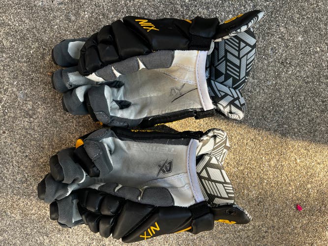 Towson lacrosse gloves