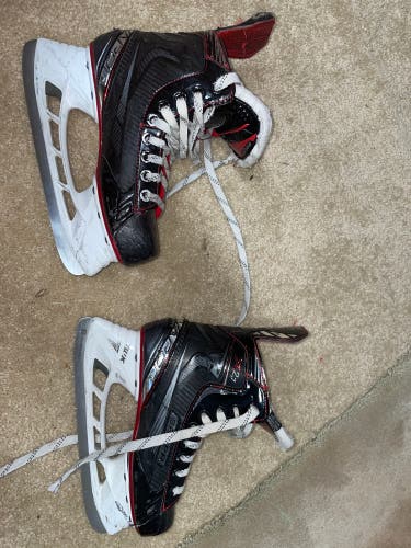 Used Bauer Vapor X2.7 Size 5.5US Skates