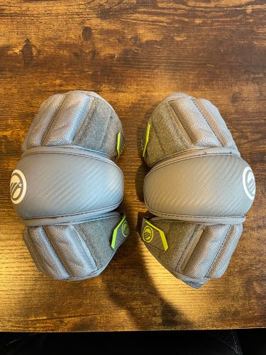 Maverik MX Medium Arm Pads Gray