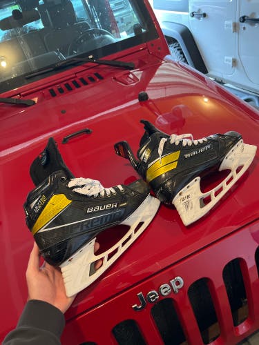 Used Bauer Regular Width Pro Stock Size 9 Supreme UltraSonic Hockey Skates