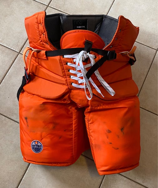 Pro return Mike Smith reverse Retro Oilers goalie pants