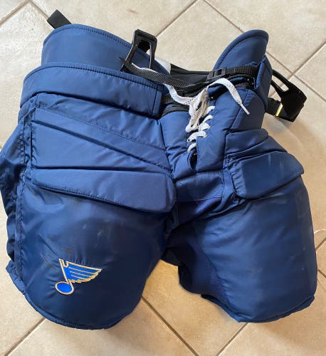 St Louis Blues pro fit 4 (XL) team goalie pants