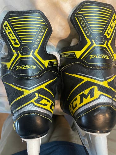 Youth Used CCM Category Regular Width Size 12