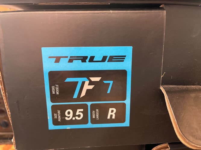 New True Regular Width Size 9.5 TF7 Hockey Skates