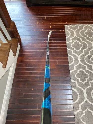 Senior Left Hand P28 Nexus Geo Hockey Stick