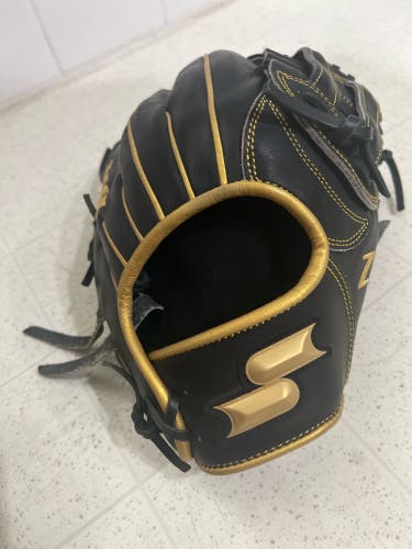 Right Hand Throw 11.5" Baseball Glove