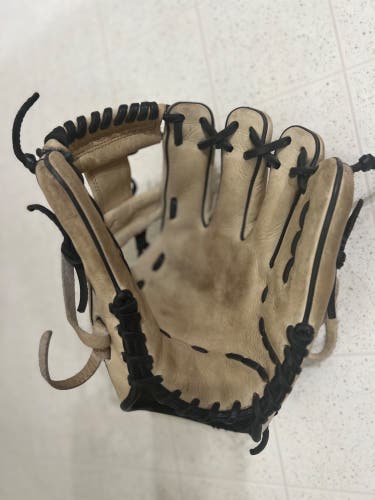 Infield 11.5" Black Line Baseball Glove