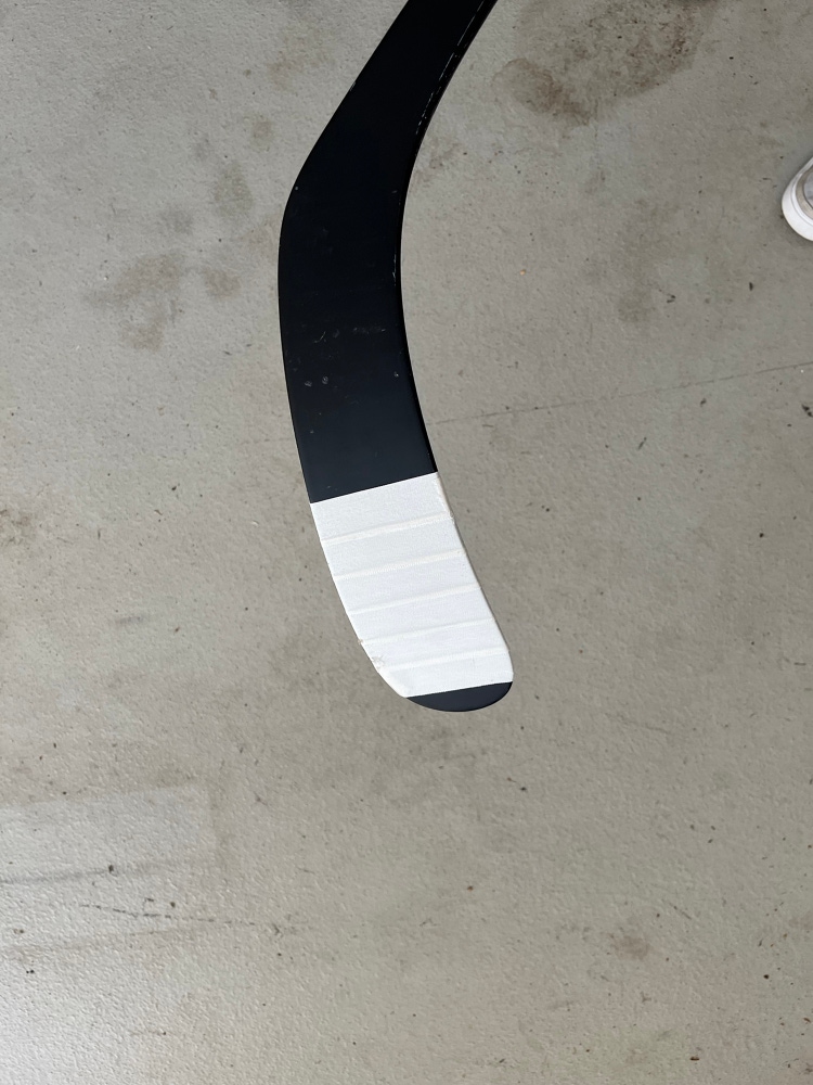 Senior Right Handed P29  Composite Pro Hockey Stick