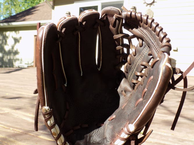 Used Wilson Left Hand Throw 11.75"