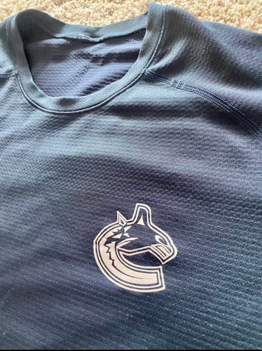 *RARE* Lululemon Vancouver Canucks shirt