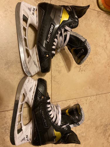Used Bauer Regular Width  Size 9.5 Supreme 3S Pro Hockey Skates