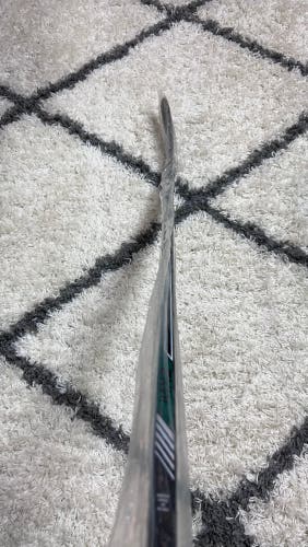 Senior Right Handed P92 Pro Stock Supreme MX3 Hockey Stick