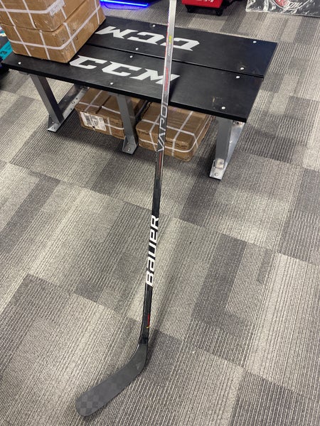 Senior Right Handed P92 70 FLEX Vapor Hyperlite Hockey Stick